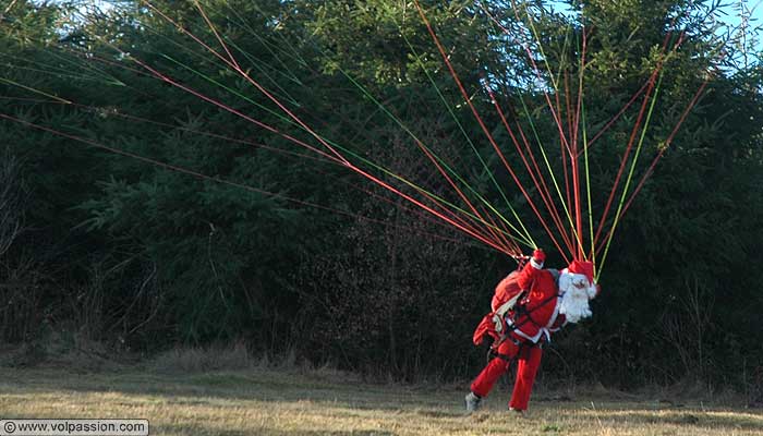 photo pere noel parapente en bourgogne