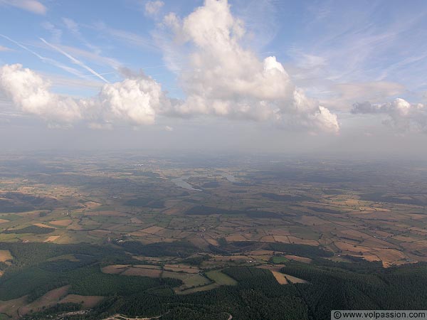 au fond, le lac de La Sorme