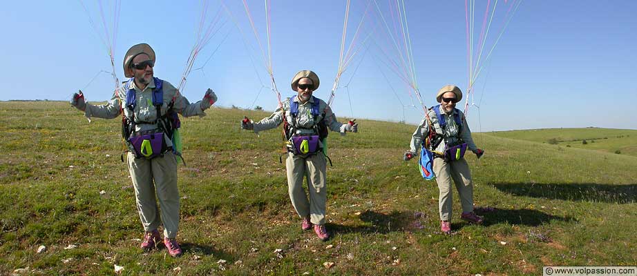 roland sous son parapente au mont Péjus