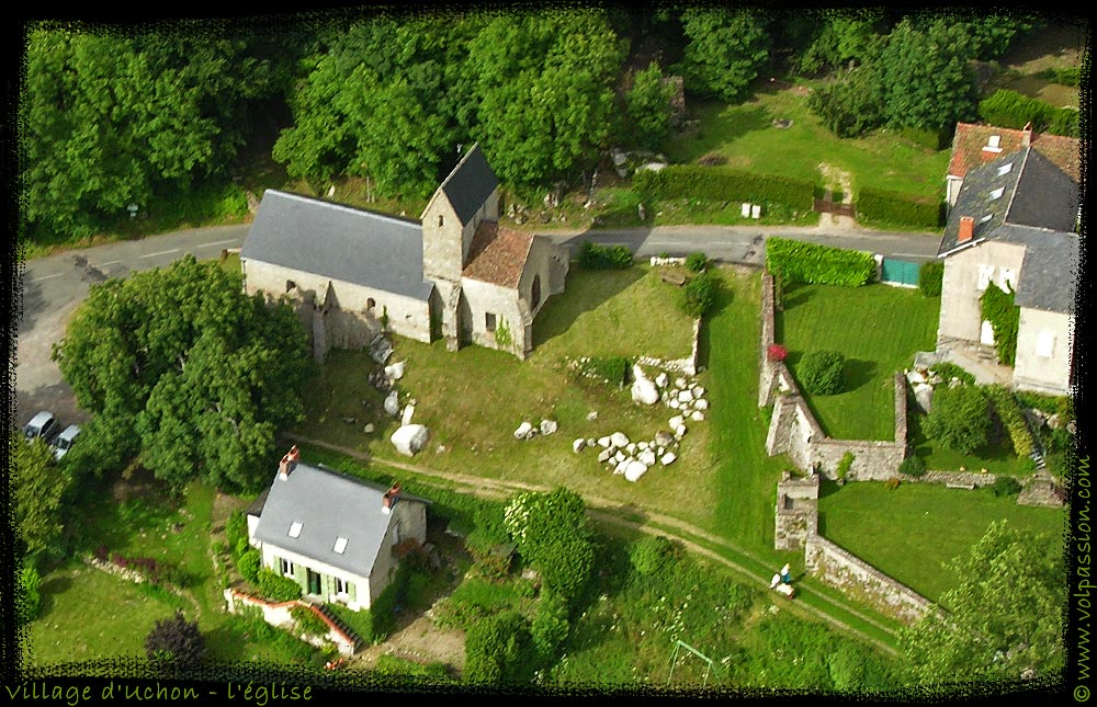 eglise-medievale-d-uchon-ruines-du-chateau-de-la-tremouille